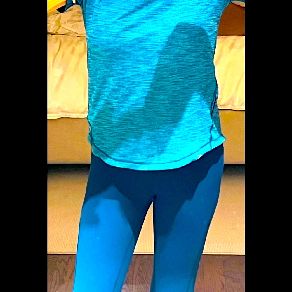 Lululemon legging and tee shirt